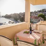 Beachfront Ljubica Daire
