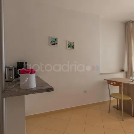 Apartment Beachfront Ljubica