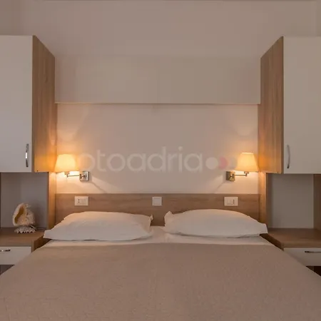 Apartment Beachfront Ljubica