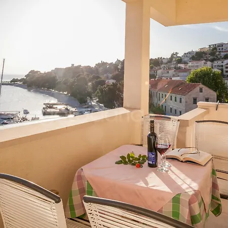 Beachfront Ljubica Apartment