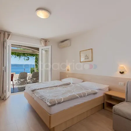 Beachfront Ljubica Apartment Brela
