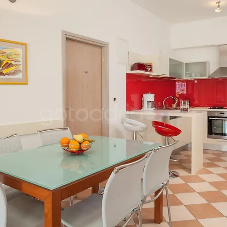 Beachfront Ljubica Apartment