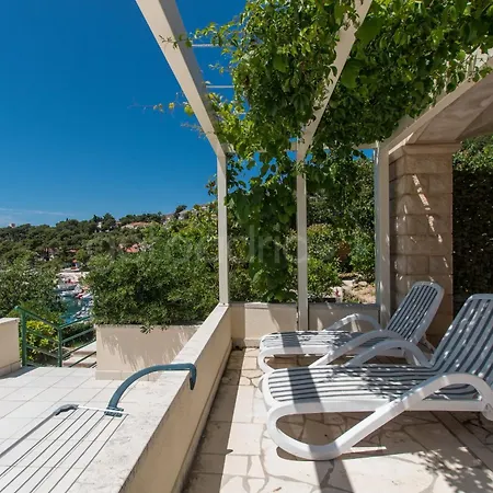 Beachfront Ljubica Apartman *